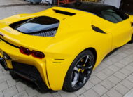 Ferrari SF90 Stradale Hybride Cuir Noir avec coutures et rayures jaunes 1.000CV, MON 2021 (10154) ( 9.059.000,00 MAD)