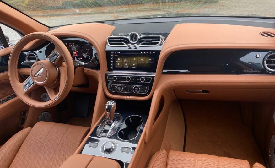 بنتلي بينتايجا أسود Manufacturer Onyx Full leather, brown MY 2022 (10173) (4.420.000,00 MAD)