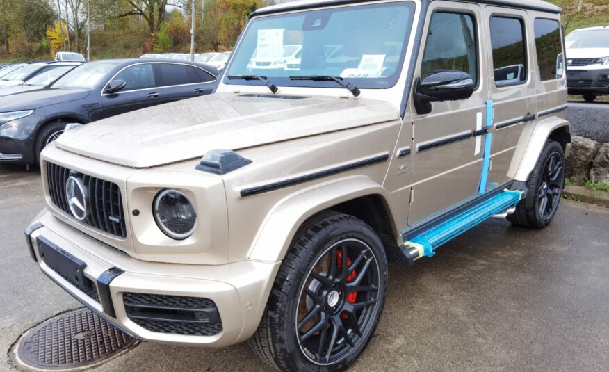 مرسيدس بنز G 63 AMG ترافرتين بيج – تشطيب معدني (693) مقاعد جلد نابا ، لون واحد أحمر بنغالي (927) MY 2022 (10199) (4.157.000,00 MAD)