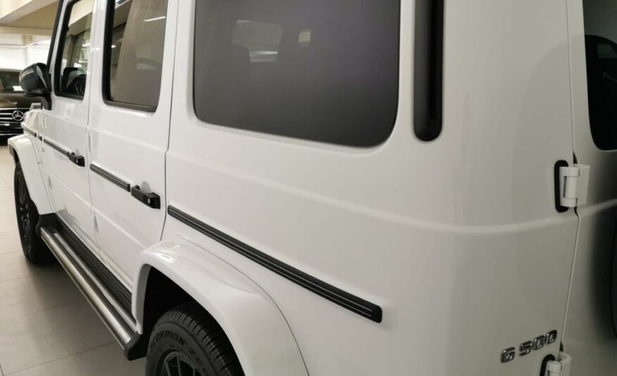 Mercedes Benz  G 500 Diamond white metallic Leather red black MY 2022 (10205) (2.576.000,00 MAD)