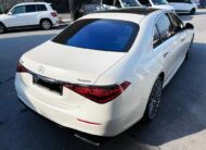 مرسيدس بنز S 500 AMG Line Polar White – جلد معدني حصري – أحمر (507) MY 2022 (10217) (2.523.000,00 MAD)