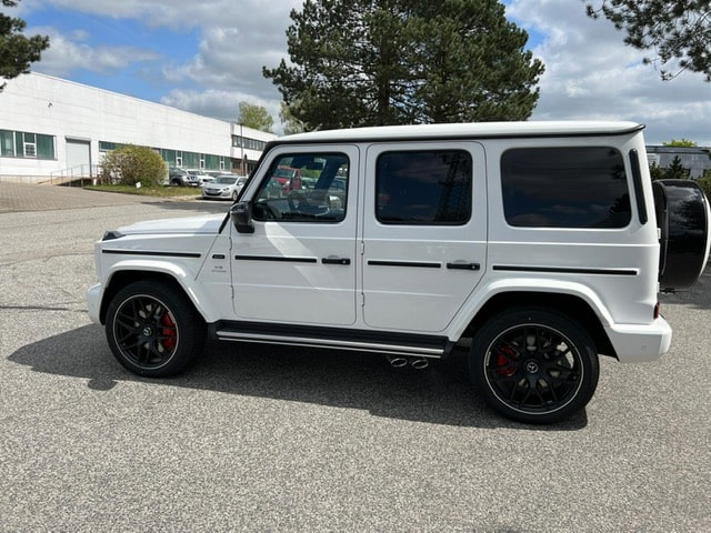 Mercedes Benz G63 Blanc Polaire – Finition Standard (149) Cuir Nappa Semi Aniline Rouge MON 2022 (10164) (4.175.000,00 MAD)