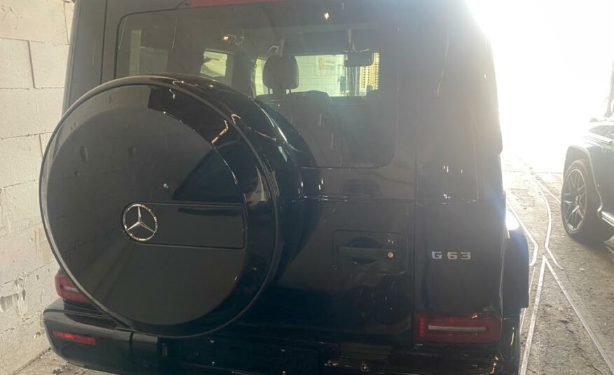 مرسيدس بنز G63 Obsidian black سبج أسود ميتاليك (197) جلد نابا Mf. المقاعد ، لون واحد أحمر بنغالي (927) MY 2022 (10170) (4.157.000,00 MAD)